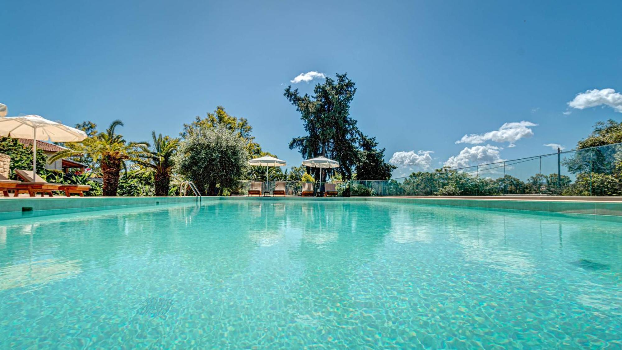 Hotel Ionian Arches à Gouviá Extérieur photo
