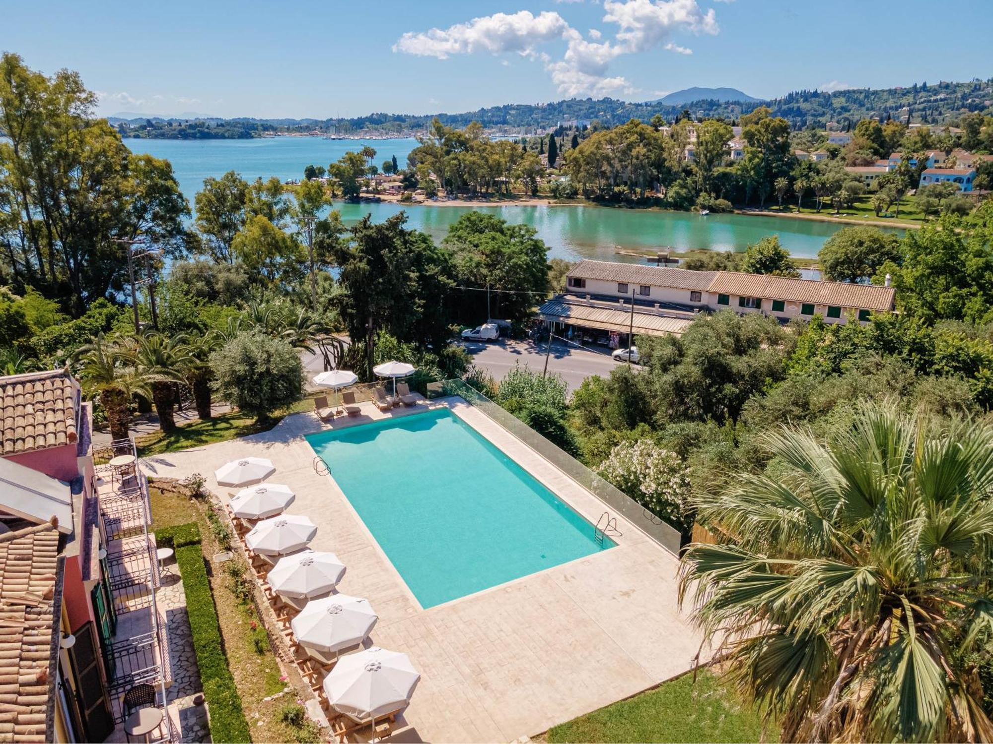Hotel Ionian Arches à Gouviá Extérieur photo